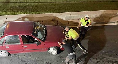 Kayseri'de polisin özverili çalışması, trafiğin kilitlenmesinin önüne geçti