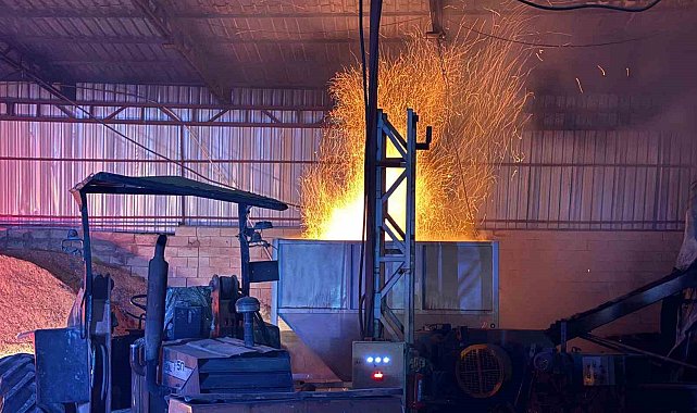 Kayseri'de talaş briketleme makinasında çıkan yangın büyümeden söndürüldü