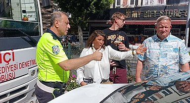 Kazada haklı olduklarını anlatamayan turistlere vatandaşlar sahip çıktı