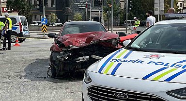 Kazada yaralanan otomobil sürücüsü kurtarılamadı