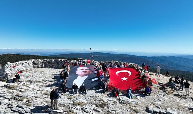 Kazdağları'nın zirvesinde bayrak yürüyüşü