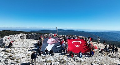 Kazdağları'nın zirvesinde bayrak yürüyüşü