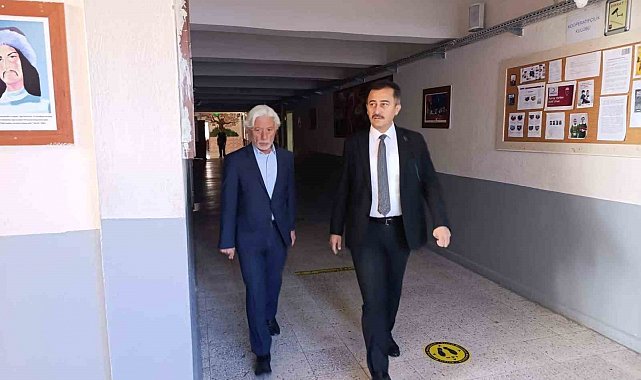 Keleş öğretmen ve öğrencilerin taleplerini dinledi