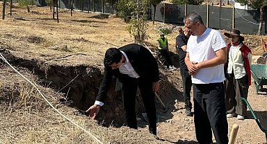 Kemah'ta Sultan Melik Türbesi'ndeki restorasyon çalışmaları incelendi