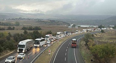 Kemikli rampalarındaki yol çalışması trafiği tek yönlü durma noktasına getirdi