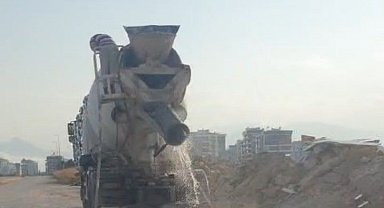 Kepez'de vatandaşın çevreyi kirletirken görüntülediği beton mikserine 200 bin TL idari para cezası uyguladı