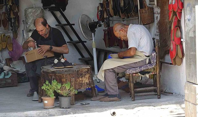 Kilis'te el emeği yemeniler ustaların ellerinde hayat buluyor