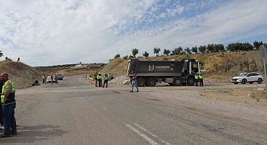 Kilis'te kamyon ile hafif ticari araç çarpıştı: 3 ağır yaralı