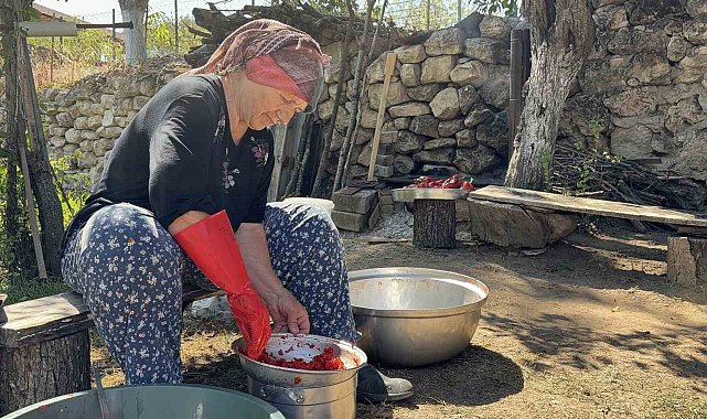 Kırklareli'nde kışlık salça hazırlığı