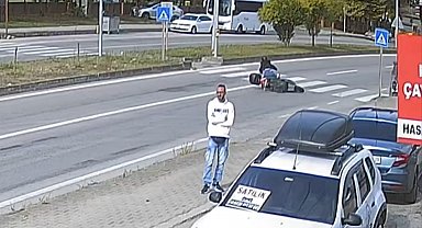 Kırmızı ışığı son anda fark etti, motosikletten düştü