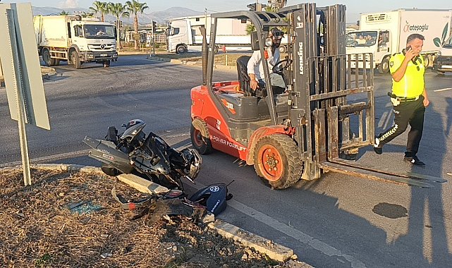 Kırmızı ışık ihlali yapan ticari taksiyle motosiklet çapıştı: 1 yaralı