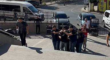 Kız kardeşine atılan mesaja sinirlenen ağabey, dehşet saçtı: 1 yaralı