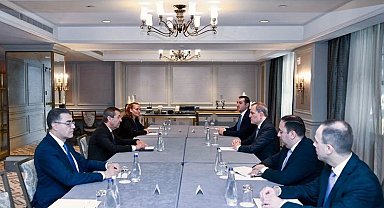 KKTC Dışişleri Bakanı Ertuğruloğlu, Azerbaycanlı mevkidaşı Bayramov ile görüştü