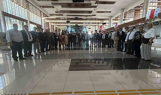 Kocaseyit Havalimanı'nda gazi ve yakınları onuruna program düzenlendi