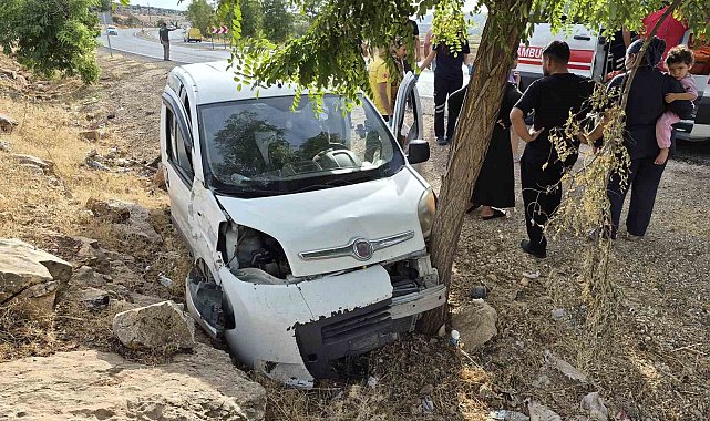 Kontrolden çıkan araç ağaca çarptı: 2 yaralı
