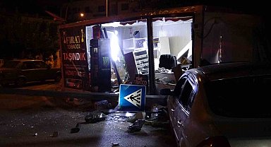 Kontrolden çıkan araç konteyner iş yerine girdi: 1 yaralı