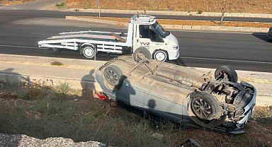 Kontrolden çıkan otomobil kaldırıma uçarak ters döndü: 1 yaralı