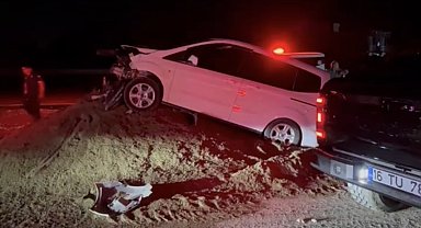 Kontrolden çıkan otomobil kum rampada asılı kaldı