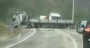Kontrolden çıkan tır kara yolunu trafiğe kapattı