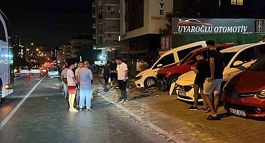 Kontrolden çıkıp savrulan Fiat Tofaş, oto galerideki araçlara çarparak durabildi