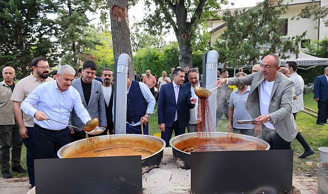 Konya Meram'da önce bağbozumu ardından pekmezler kaynatıldı