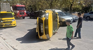Konya'da iki araçlı kazada ticari taksi devrildi: 1 yaralı