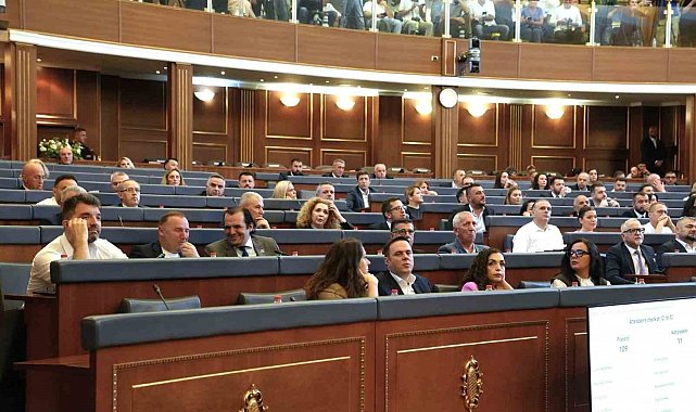 Kosova'da meclis başkanı yeniden Albulena Haxhiu oldu