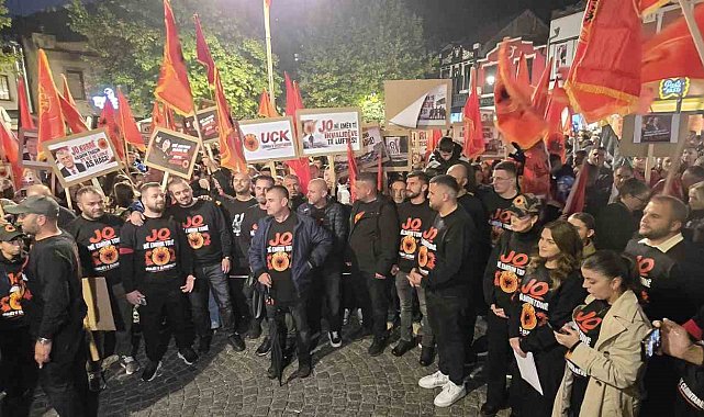 Kosova'da Özel Mahkeme'nin eski Cumhurbaşkanı Thaçi'ye hapis cezası kararı protesto edildi