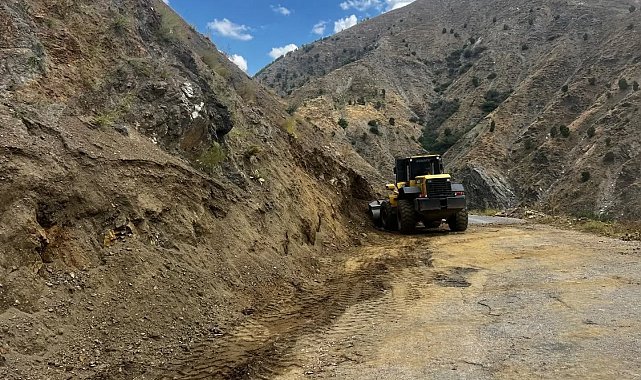 Köy yollarında bakım ve onarım çalışmaları sürüyor
