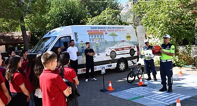 Köyceğiz'de Jandarma tarafından öğrencilere trafik eğitimi verildi