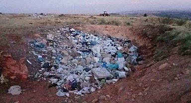 Köylünün çöp tepkisi: "Bu sene iki danamız telef oldu"