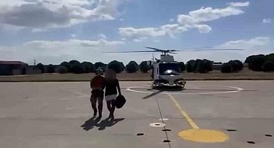 Koyun Adası'nda mahsur kalan 2 kişi Sahil Güvenlik helikopteriyle kurtarıldı