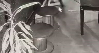 Küçükçekmece'deki binanın çökme anları ortaya çıktı: 2 kişi son anda kurtuldu