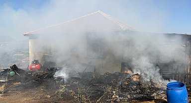 Kula'da ev yangını paniğe neden oldu