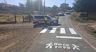 Kurtalan'da okul önlerinde yaya geçidi çalışması