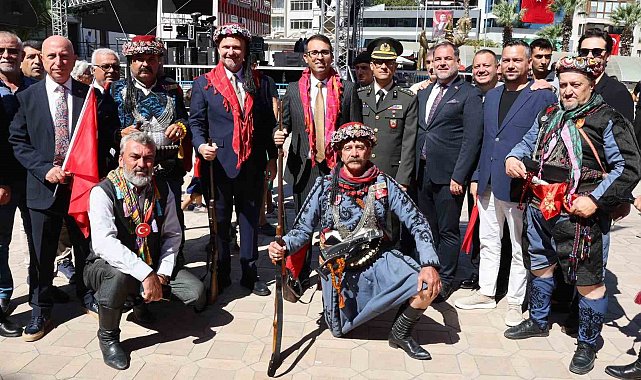 Kurtuluş coşkusu Menemen'i sardı