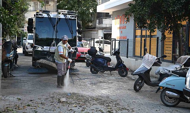 Kuşadası Belediyesi temizlik ekipleri çalışmalarını sürdürüyor