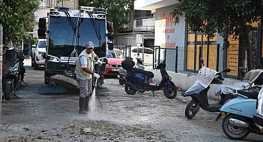 Kuşadası Belediyesi temizlik ekipleri çalışmalarını sürdürüyor