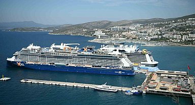 Kuşadası'na 2 kruvaziyerle 7 bin 818 turist geldi