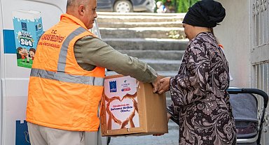 Kuşadası'nda ihtiyaç sahiplerine 2 bin 831 gıda kolisi ulaştırıldı