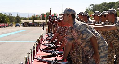 Kütahya'da bedelli erler yemin töreniyle eğitimlerini tamamladı