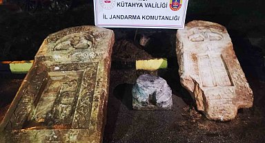 Kütahya'da Roma dönemine ait lahit kapakları ele geçirildi