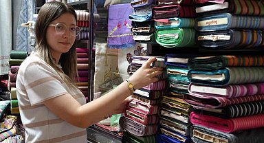 Kutnu kumaşının küçük parçaları geri dönüşümle hediyelik eşyaya dönüşüyor