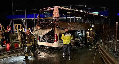 Kuzey Marmara Otoyolu'nda bariyerlere çarpan otobüs alev alev yandı