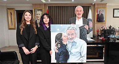 Lise öğrencisi Gözde'den Başkan Başdeğirmen'i duygulandıran tablo