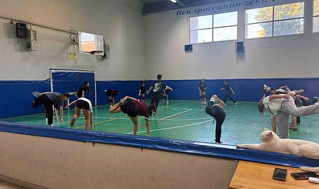 Liseli voleybolcular ilk idmanına çıktı