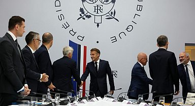 Macron: "Rusya'nın Avrupalılara ve Fransa'ya yönelik hibrit tehdidi yoğunlaştı"