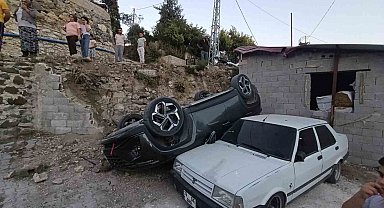 Mahalleliyi korkutan yokuşta 3 ayda 2 araç evin bahçesine uçtu