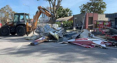 Mahkeme kararının ardından Mudanya'daki büfe yıkıldı