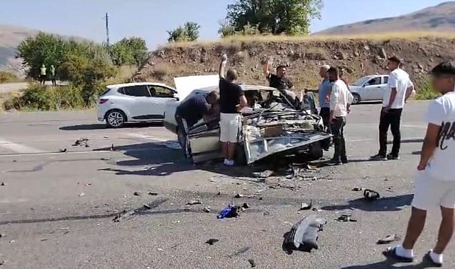 Malatya'da iki araç kafa kafaya çarpıştı: 2 yaralı